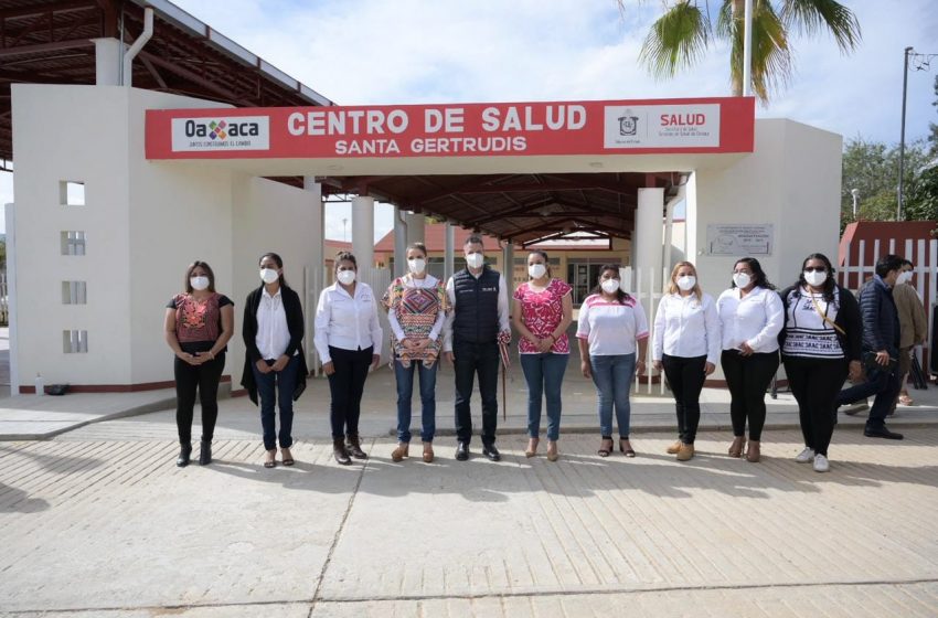  En Oaxaca se privilegia la salud y la vida; Gobernador entrega ambulancia y centro de salud a Santa Gertrudis Zimatlán