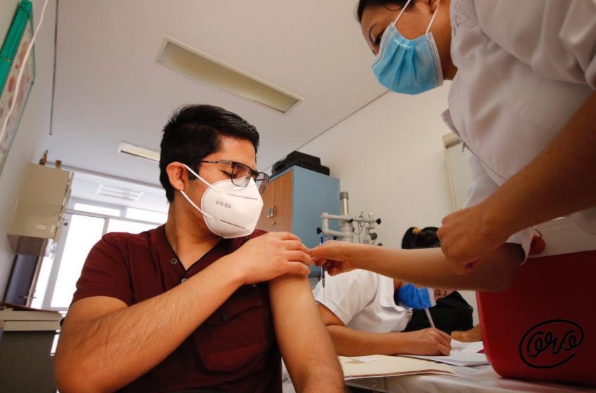  Aplican el 100% de vacunas destinadas al personal de salud que se encuentra en la atención a la pandemia