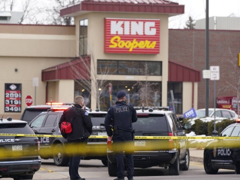  Suman 10 muertos por tiroteo en supermercado de Colorado