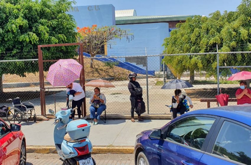  Vuelven las filas para recibir vacuna anticovid en la Capital de Oaxaca