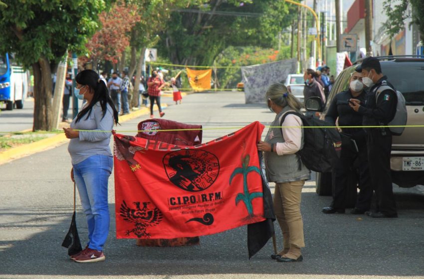  Cumple 24 horas protesta de CIPO en el INPI Oaxaca
