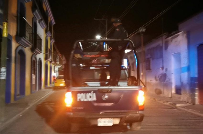  Abuso Policial: Uniformados de Tlacolula golpean a mujer por grabar detención injustificada