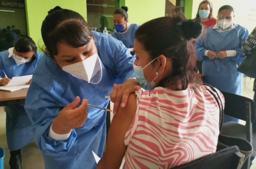  Concluyó la vacunación contra Covid-19 a personas mayores  de 50 años en Oaxaca
