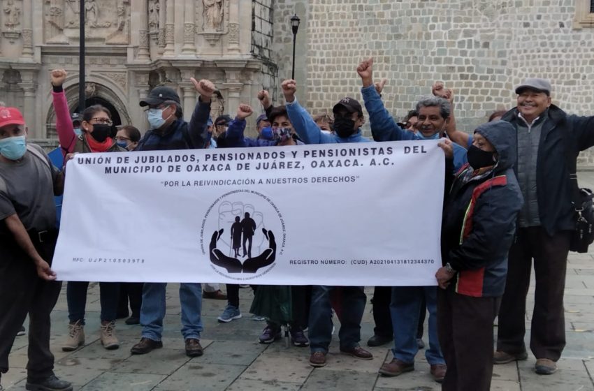  Jubilados y pensionados del municipio de #Oaxaca de Juárez protestan por falta de pagos