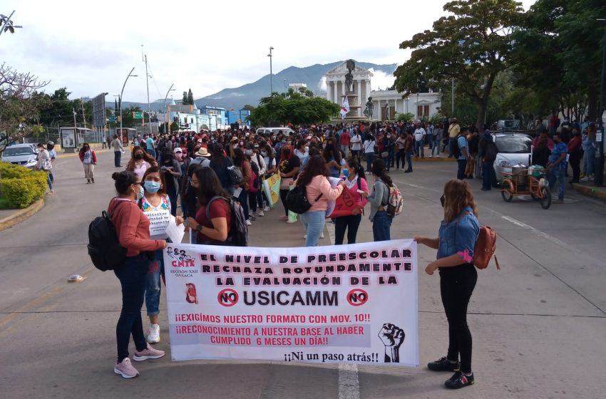  Marcha Sección 22 en rechazo a la evaluación de docentes de educación primaria en #Oaxaca