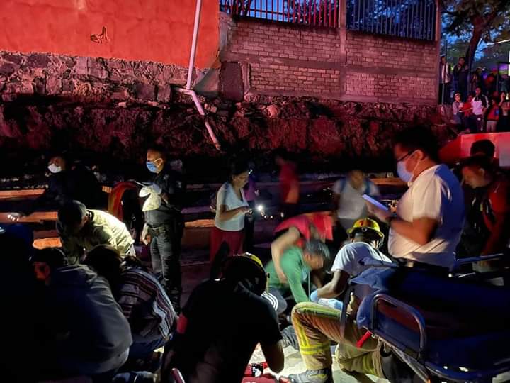  Mueren joven y menor durante caída de barda en Huajuapan de León, #Oaxaca