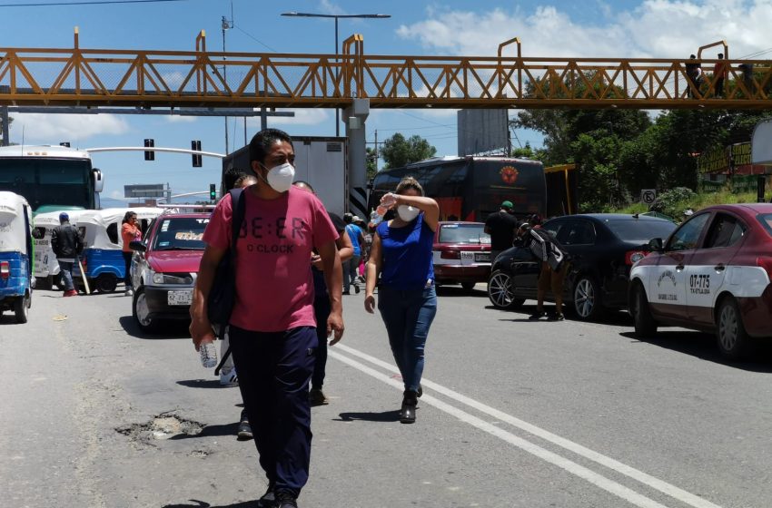  Cumple casi 20 horas bloqueo en crucero de Hacienda Blanca #Oaxaca