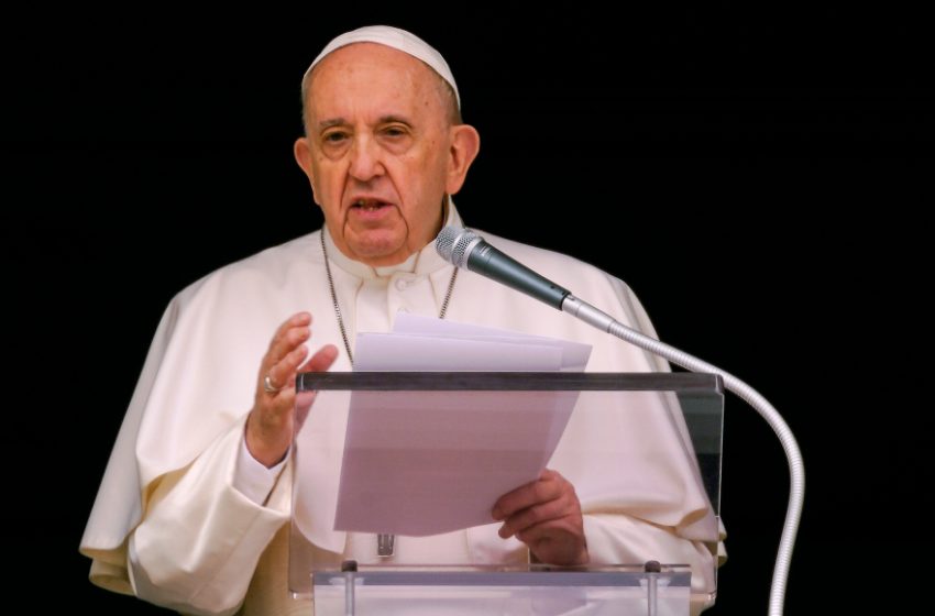  El papa Francisco es operado con éxito de un problema de colon