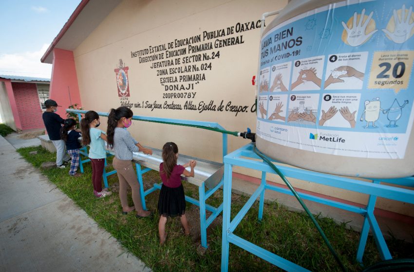  Instalan Unicef e IEEPO 100 estaciones de lavado de manos en 78 escuelas