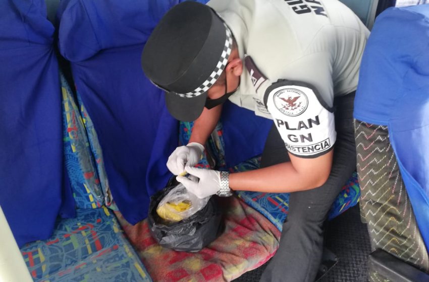  Envoltorios de aparente crystal y marihuana fueron asegurados en un autobús de pasajeros en #Oaxaca