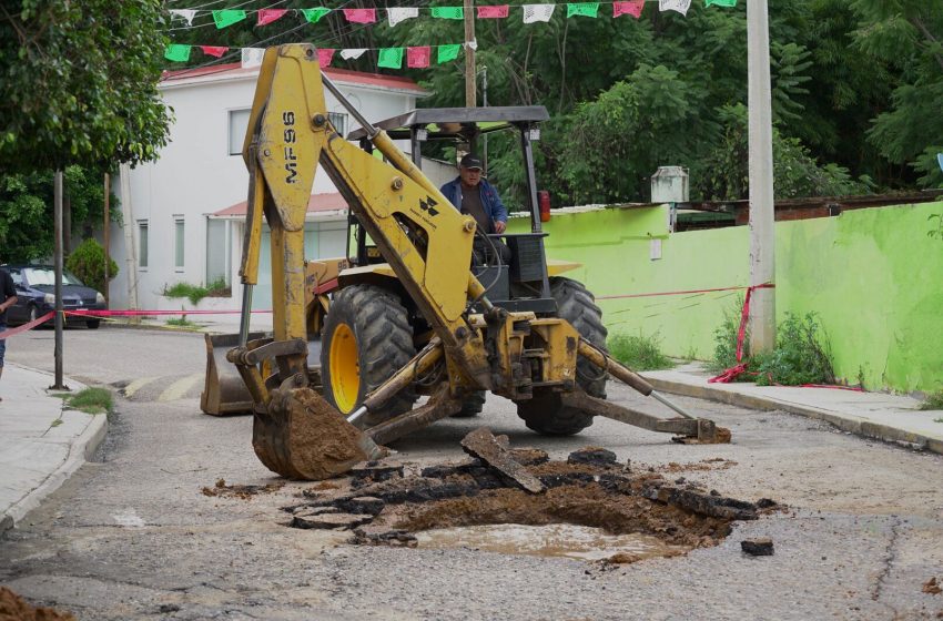  Trabaja la oficina de Alcantarillado en reparación de socavones ubicados en la ciudad capital: SAPAO
