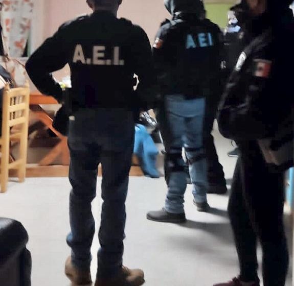  Realiza FGEO cateo en Xoxocotlán, aseguran droga y detienen a dos personas; es la cuarta acción ejecutada en menos de 24 horas