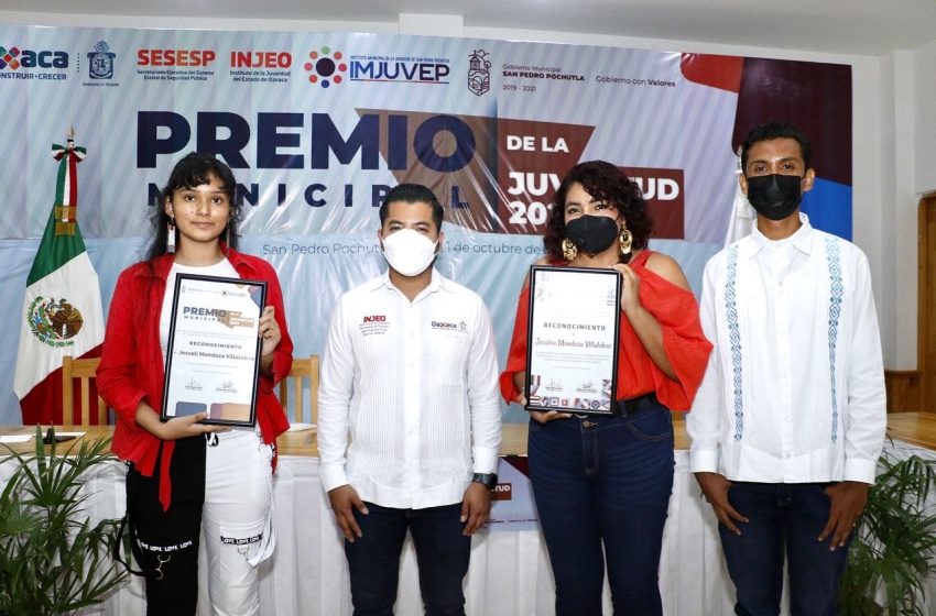  Entrega Injeo Premio Municipal de la Juventud en San Pedro Pochutla