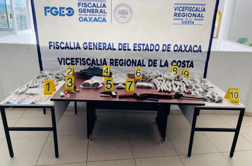  Realiza Fiscalía General del Estado de #Oaxaca cateo en la Costa; aseguran droga y armas