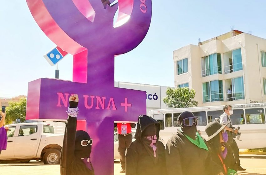  25N:Develan primera antimonumenta contra el feminicidio y violencia feminicida en Oaxaca