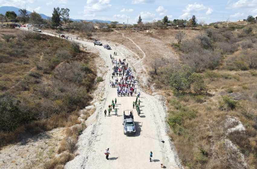  Entronque de la supercarretera Oaxaca-Tehuacán, un sueño hecho realidad.