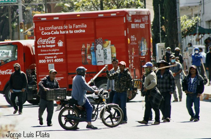  Autoridades de la Sierra Sur toman de rehenes a capitalinos y burócratas en Oaxaca
