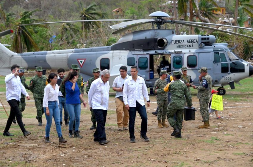  Alejandro Murat y Andrés Manuel López Obrador recorren municipios afectados de la costa oaxaqueña