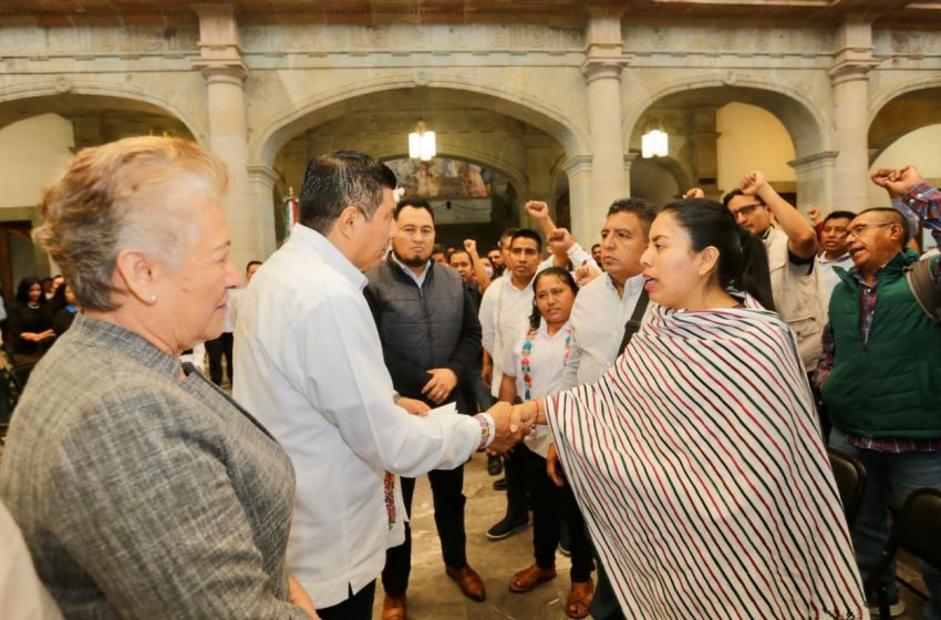  Llama Salomón Jara Cruz a la Sección 22 a trabajar conjuntamente por la trasformación de la educación de Oaxaca