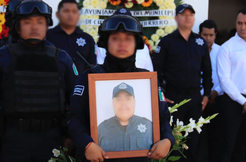  Rinde Gobierno de Xoxocotlán, homenaje a policía municipal caído en cumplimiento de su deber