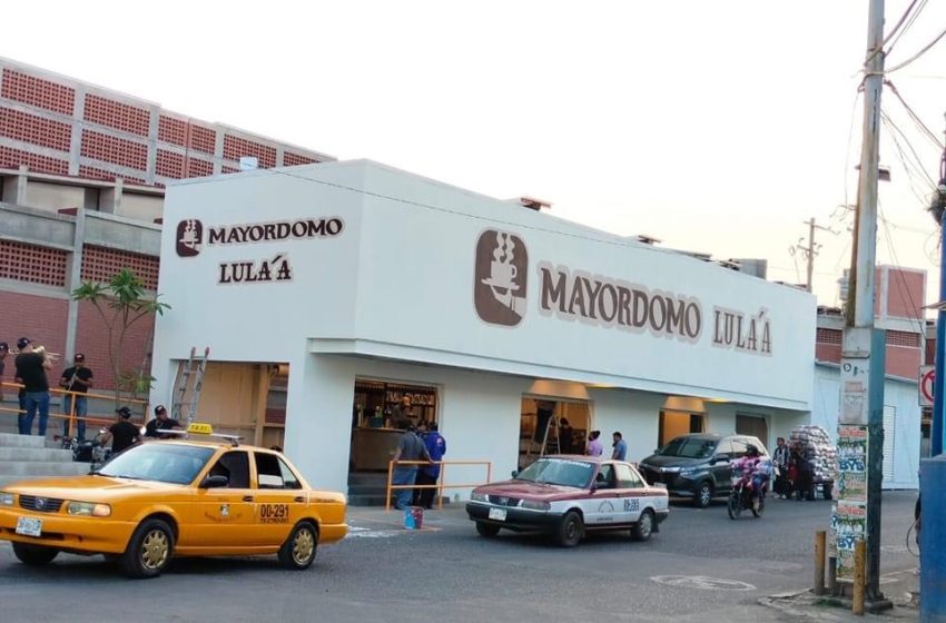  Invade ’Chocolate Mayordomo’ estacionamiento de mercado Lula’a