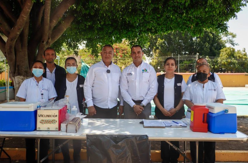  Trabaja DIF Municipal de Santa Cruz Xoxocotlán por la salud de las familias.