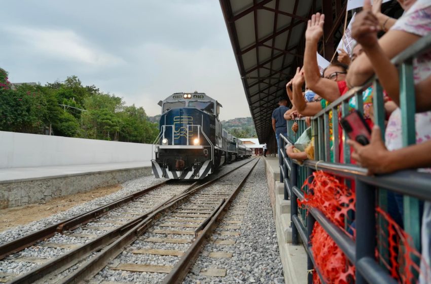  ¡Lo cumplió! Encabezan Presidente de México y Gobernador de Oaxaca prueba del Tren de pasajeros del Corredor Interoceánico en Oaxaca