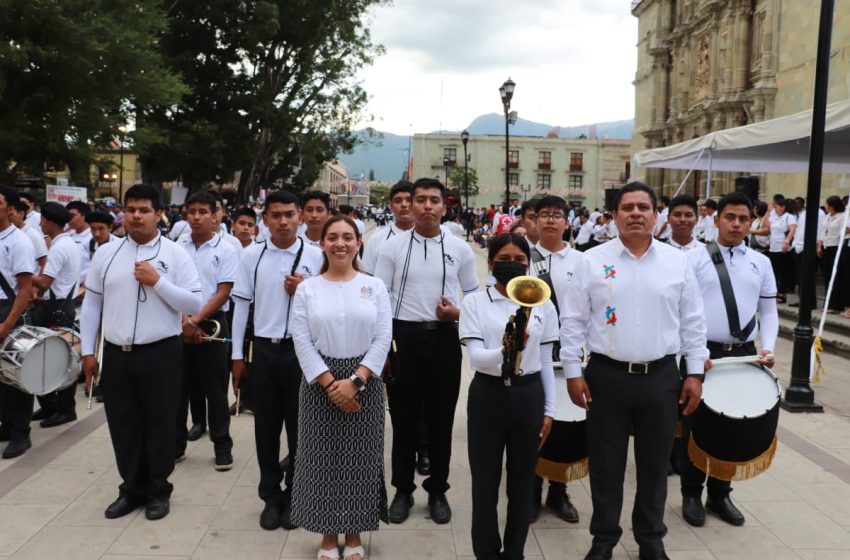  Cecyte Oaxaca promueve los valores patrios con exhibición de Bandas de Guerra