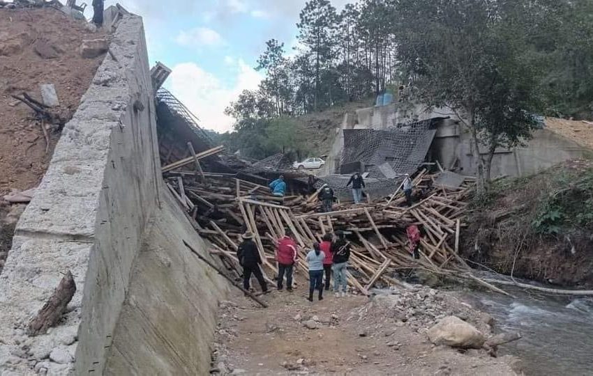  Deja varios heridos, puente colapsado en Tamazulapam del Espíritu Santo