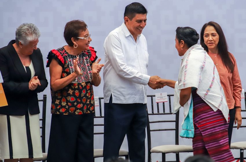  Entrega Gobierno del Estado apoyos para el fortalecimiento cultural y lingüístico de Oaxaca