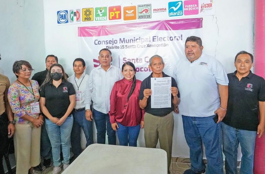  Firma Nancy Benítez pacto de civilidad por Santa Cruz Xoxocotlán