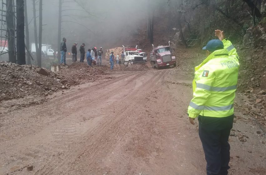  Se abre circulación vehicular en la carretera Oaxaca-Ixtlán, a la altura de Ixtepeji