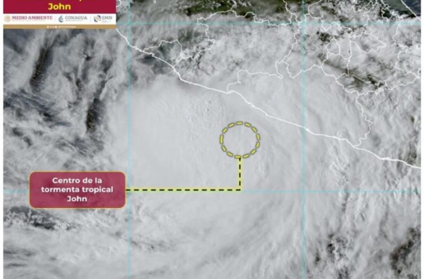  En alerta máxima regiones de Oaxaca por tormenta tropical “John”