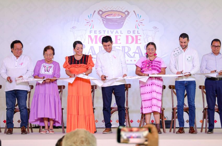  Inaugura Salomón Jara la segunda edición del Festival del Mole de Caderas en la capital oaxaqueña