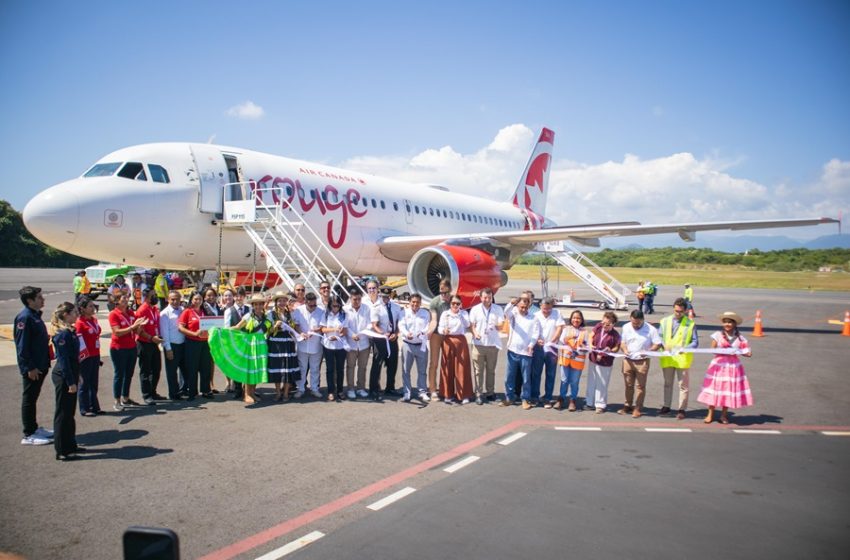  Llega primer vuelo de Air Canadá a Santa María Huatulco.