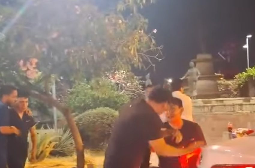  Altercado violento en la Fuente de las 8 Regiones de Oaxaca