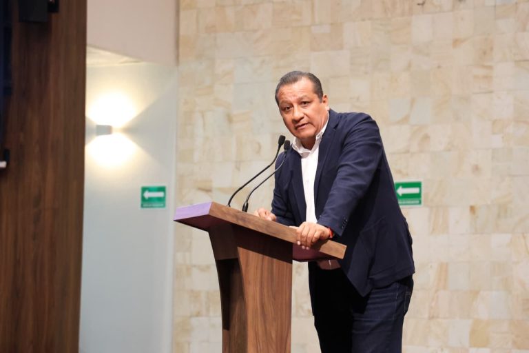 Diputado César Mateos propone reforma para que verificación vehicular en Oaxaca sea anual