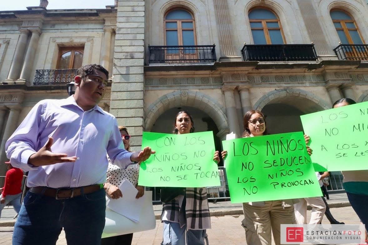 Denuncian abusos contra niñas en primaria bilingüe de María Lombardo; Sección 22 cómplice  